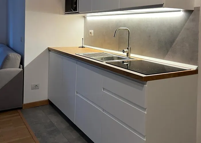 Le Grange - Direct Access Apartment *